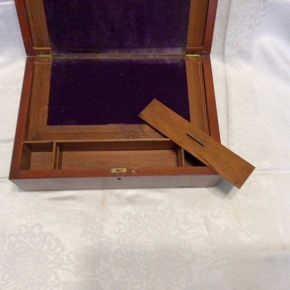 Burled veneer 19th century lap desk. - Picture 7 of 11